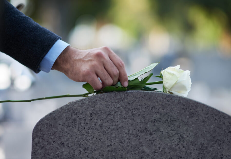 Dealing with Grief: A Step-By-Step Guide for Emotional Healing After the Unexpected Death of a Loved One